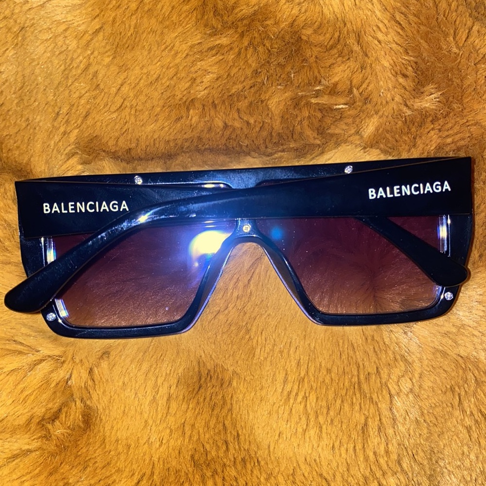 Balenciaga sunglasses. - Picture 2 of 5